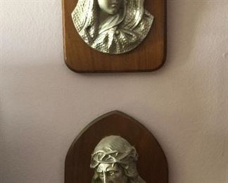 Lot # 118, pair of 3D plaques, $12 for the pair
