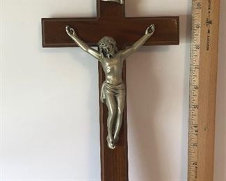 Lot #122 crucifix silver-tone, $10