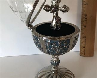 Lot #136 Lenox music box, $14