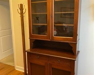 Vintage display Cabinet. https://ctbids.com/#!/description/share/410190