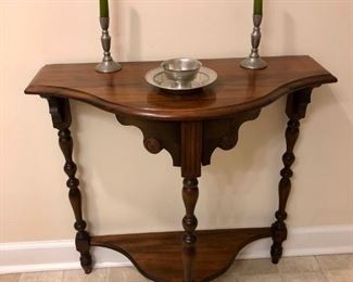 Side table and Pewter/Sheffield decoratives https://ctbids.com/#!/description/share/410209