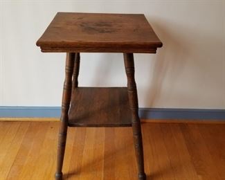 Vintage Wooden Side Table https://ctbids.com/#!/description/share/410213
