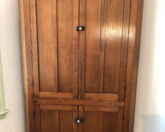 Antique wooden corner cabinet https://ctbids.com/#!/description/share/410227