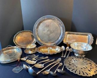Silver plated Serving Platters https://ctbids.com/#!/description/share/410249