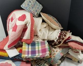 Quilts, Linens, Doilies; Mostly Vintage https://ctbids.com/#!/description/share/410258