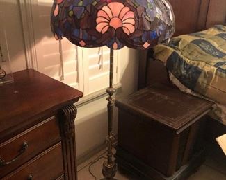 Tiffany style touch lamp