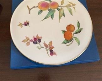 ROYAL WORCESTER FRUIT PLATE IN BOX $30