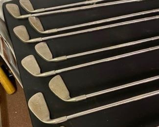Assorted golf clubs https://ctbids.com/#!/description/share/413088