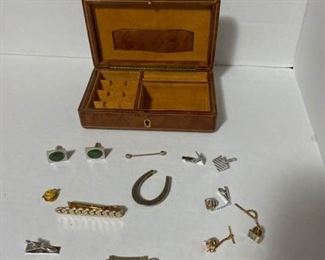 Men's jewelry with case https://ctbids.com/#!/description/share/413126