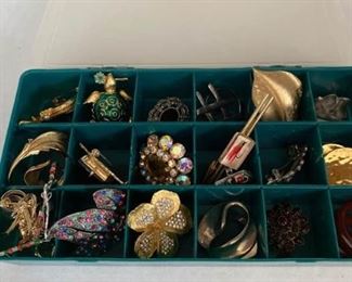 Assorted pins and earrings https://ctbids.com/#!/description/share/413125