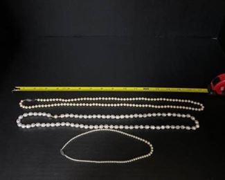 Faux pearl necklaces https://ctbids.com/#!/description/share/413129