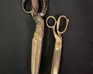 2 Pair of Vintage Scissors https://ctbids.com/#!/description/share/413062