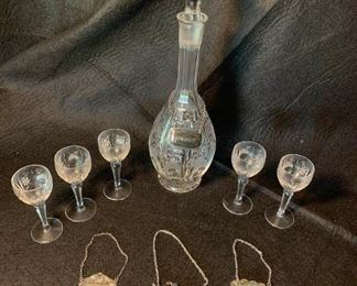 Vintage Decanter with matching cordials https://ctbids.com/#!/description/share/409598