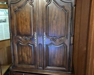 Vintage Mirrored Bar Cabinet https://ctbids.com/#!/description/share/409569