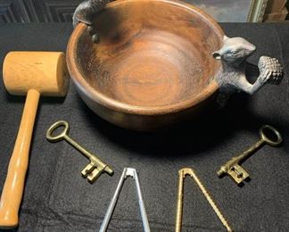 Squirrel bowl with goodies https://ctbids.com/#!/description/share/409603