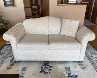 	Couch pair	
Loveseat & couch set, includes 3 pillows; Note: see photos.
