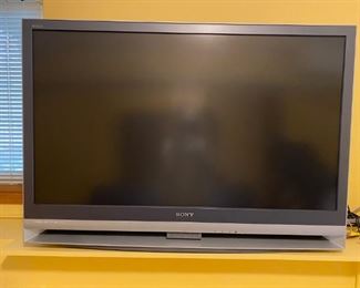 46" Sony Wega HDMI TV, includes remote:  Note:  see photos.  Heavy.  Bring help to remove and load