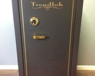 TREADLOK LEGACY 3000 GUN SAFE, LIKE NEW
