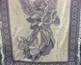 THROWS/TAPESTRIES/QUILTS