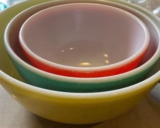 vintage pyrex bowl set of 3 $50 or best offer