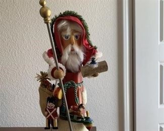 138 Father Christmas Nutcracker