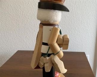 146Carpenter Nutcracker