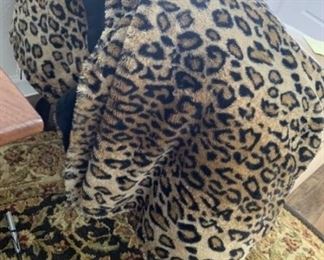 302Leopard Throw