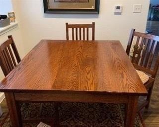 352Amish Table and Chairs