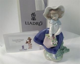 Llaydro Figurine Pretty Pickings