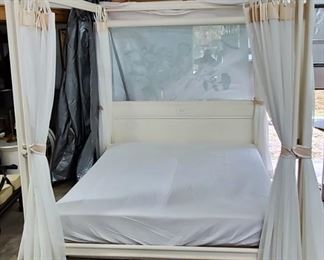 King Canopy Bed/Etched Glass Headboard