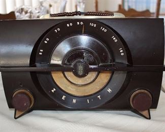 Antique Zenith Radio-It works