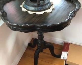 Pie Crust table -  Antique mahogany 