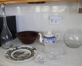#22 lot kitchen items $20.00