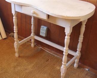 #77 White small desk $30.00