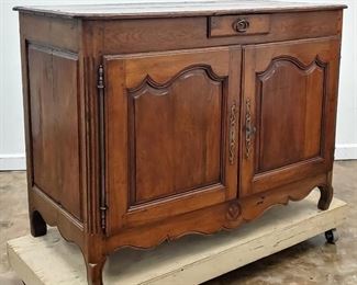 https://www.liveauctioneers.com/item/85207318_late-18th-c-french-fruitwood-and-oak-buffet