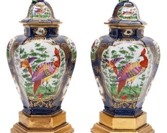 https://www.liveauctioneers.com/item/85207395_pair-royal-worcester-style-chinoiserie-lidded-urns