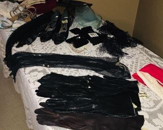 lots of vintage ladies' gloves