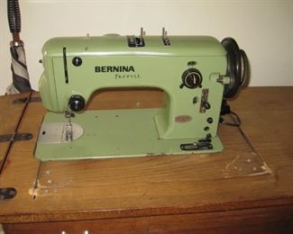 $30 - Bernina Favorit 540 Sewing machine