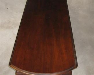 $35 - Lane  Queen Anne Style coffee table, drop leaf extends larger, 49 x 16/34"