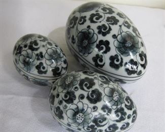 $6 - #11,  3 nesting eggs 4" largest 