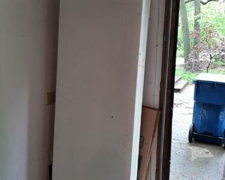 $36 - G106 - 8 foot Lifetime Folding Table