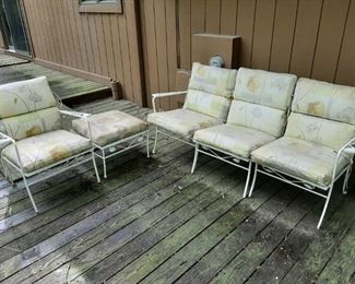 $145 - G113 - White Wrought Iron Outdoor Patio Set