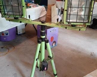 $38 - G126 - Twin Work Lights (500 watts each) on a tripod.