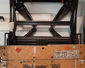 $14 - G127 - Black & Decker Workmate 300 worktable