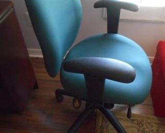 Office chair with adjustable height & tilting back https://ctbids.com/#!/description/share/410442