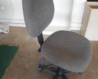 Office chair w/adjustable seat height & tilt back rest https://ctbids.com/#!/description/share/414061