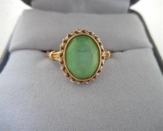 10K Gold & Green stone ring size 7 3/4, 1.7 grams https://ctbids.com/#!/description/share/414199
