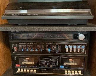 #14 Realistic Stereo System with 2 tall speakers $45