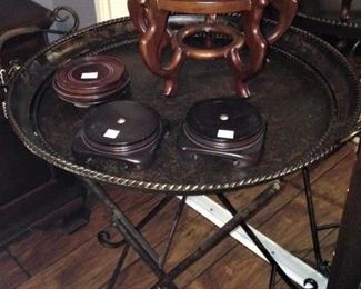 Round tray table; wooden risers