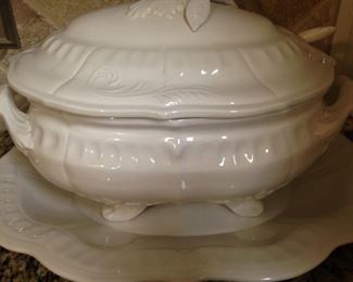 Stoneware tureen with underplate